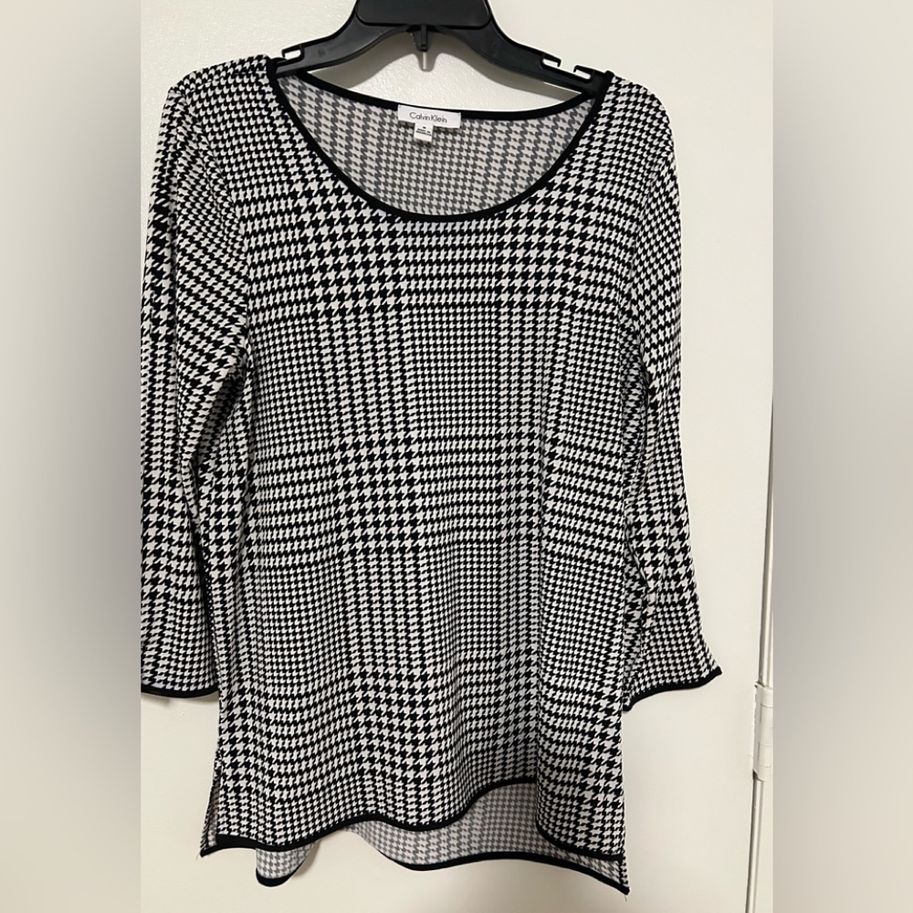 CALVIN KLEIN- Houndstooth pattern.